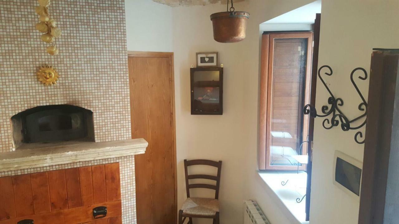 Scaccia Pensieri Villa Cerchio Exterior foto